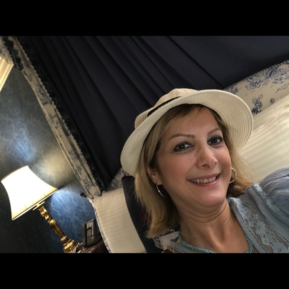 Meet your Posher, Sepideh - Picture 1 of 1